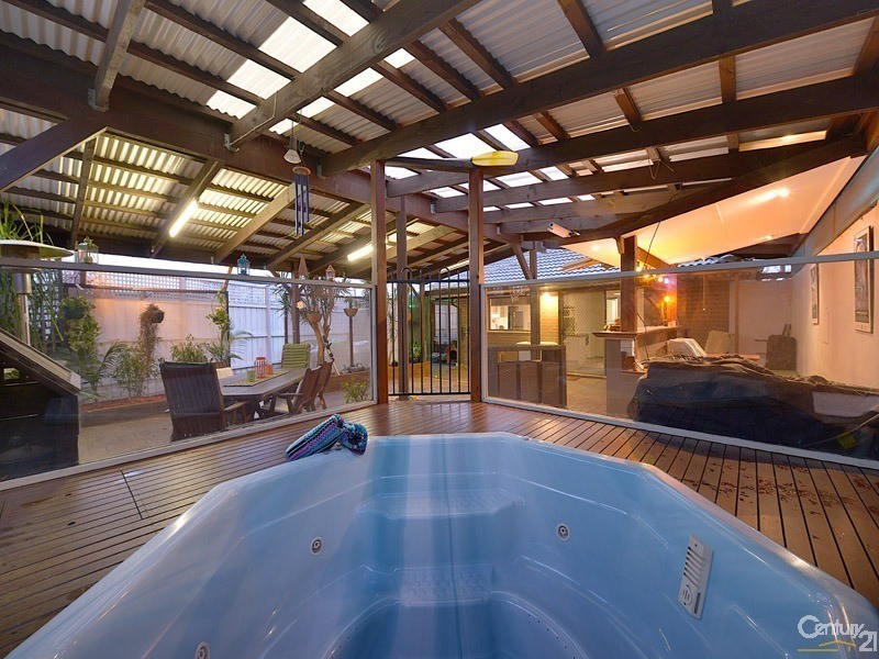 17 Bemboka Avenue, Clayton South VIC 3169