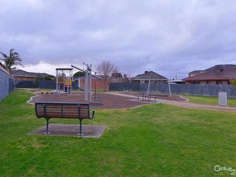 17 Bemboka Avenue, Clayton South VIC 3169