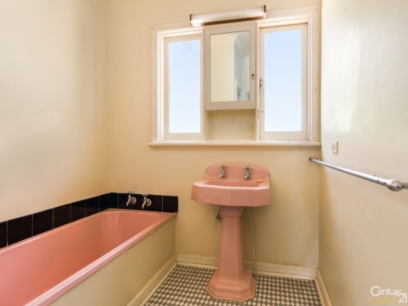 32 Koonawarra Street, Clayton VIC 3168