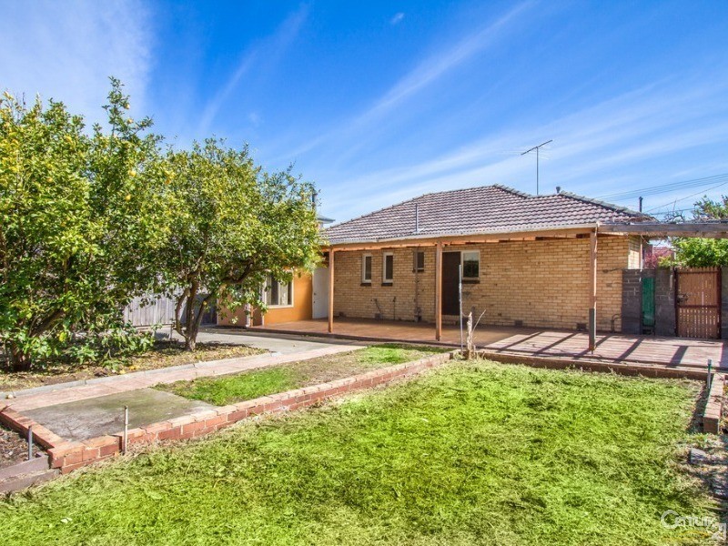 32 Koonawarra Street, Clayton VIC 3168