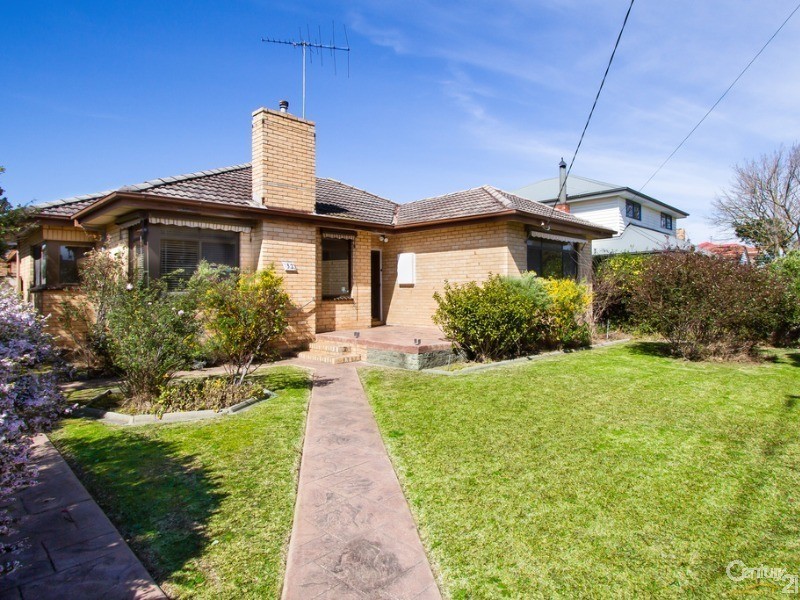 32 Koonawarra Street, Clayton VIC 3168