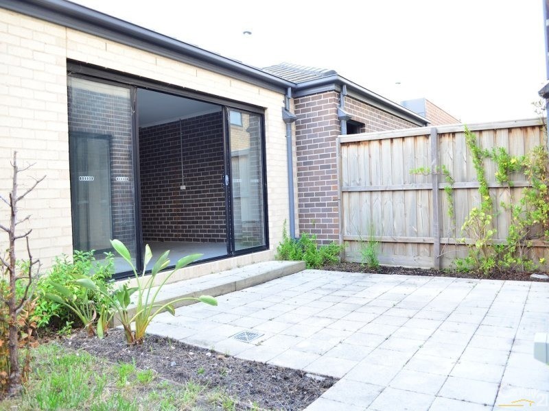 16 Botanic Drive, Clayton South VIC 3169