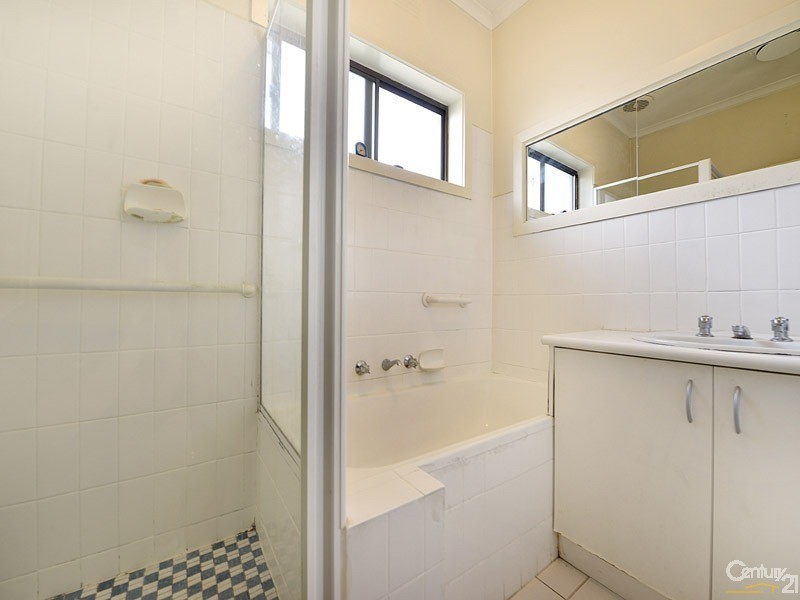 1/63 Carinish Road, Clayton VIC 3168