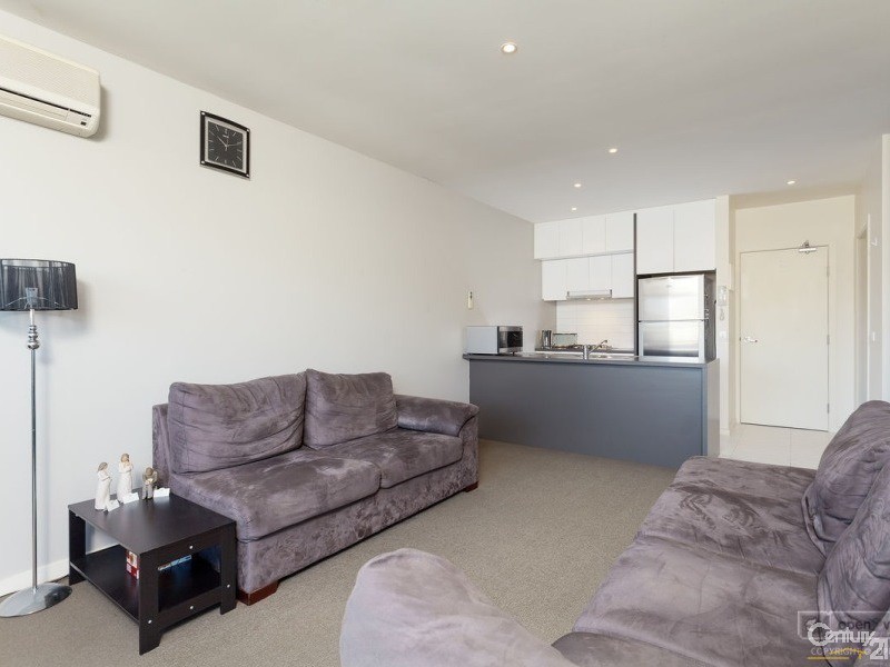 18/2 Monash Green Drive, Clayton VIC 3168