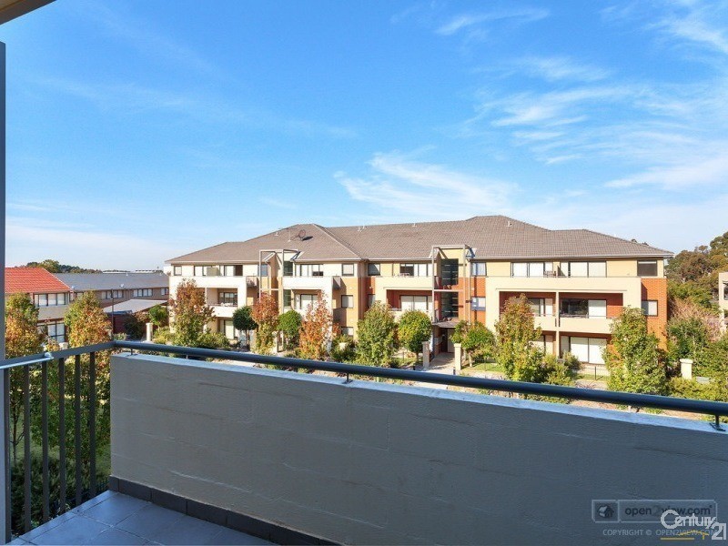 18/2 Monash Green Drive, Clayton VIC 3168