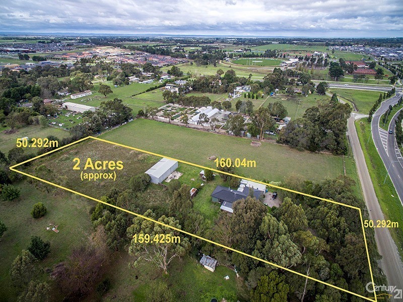 8 Mayfield Road, Cranbourne East VIC 3977