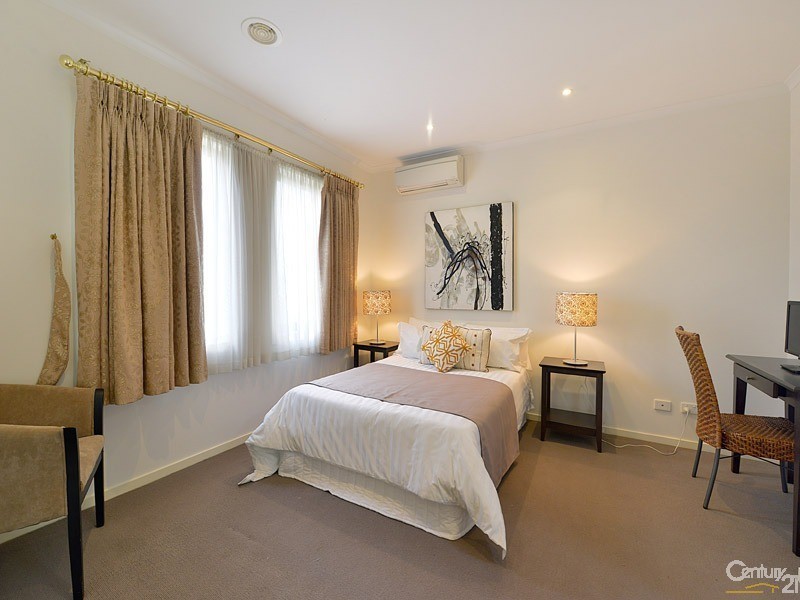 7 Evergreen Boulevard, Clayton South VIC 3169