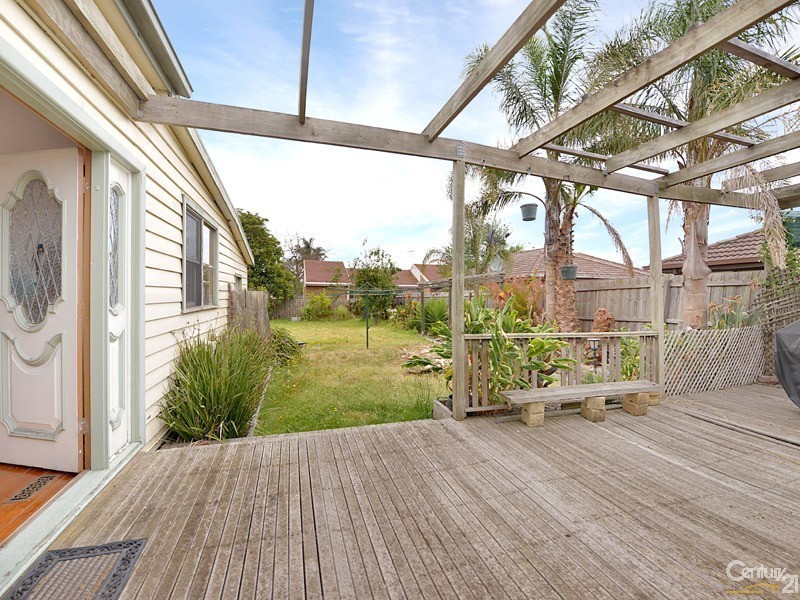 6  Fairbank Road, Clayton South VIC 3169