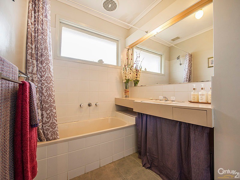 43 Ester Crescent, Clayton South VIC 3169