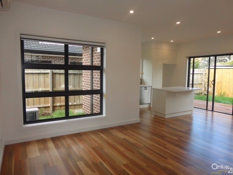 2/8 Mimosa Avenue, Oakleigh VIC 3166