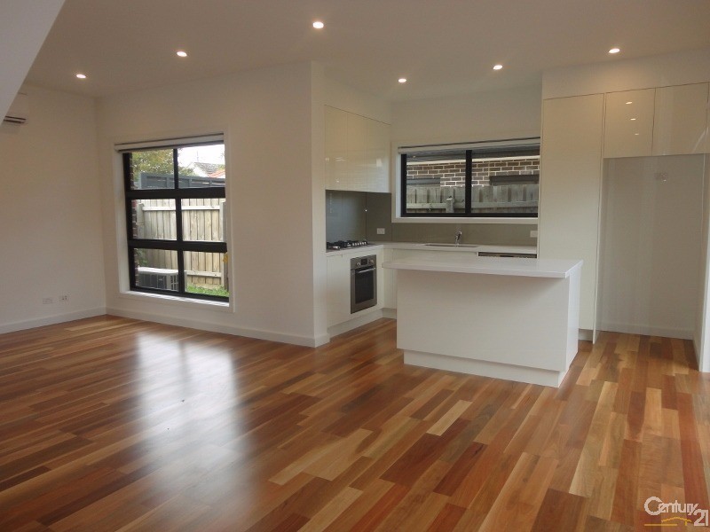 2/8 Mimosa Avenue, Oakleigh VIC 3166