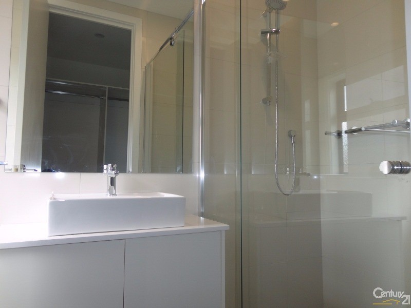 2/8 Mimosa Avenue, Oakleigh VIC 3166