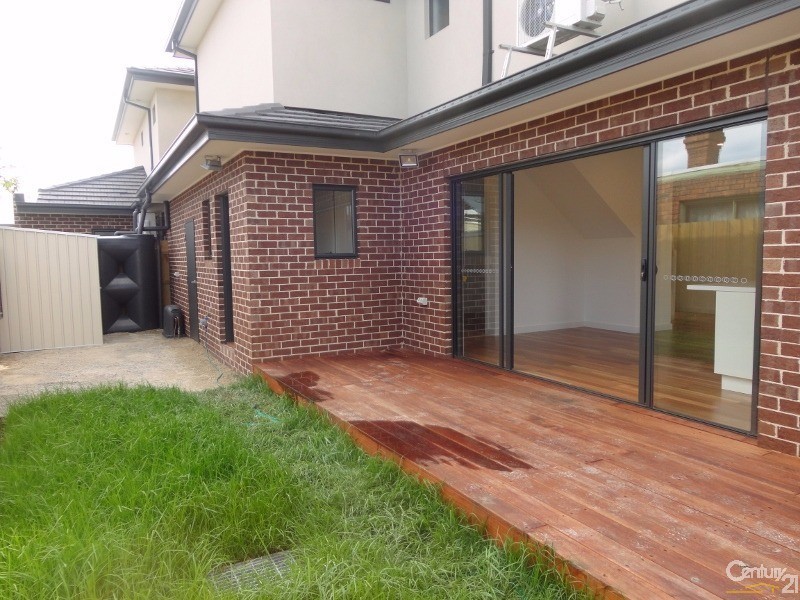 2/8 Mimosa Avenue, Oakleigh VIC 3166