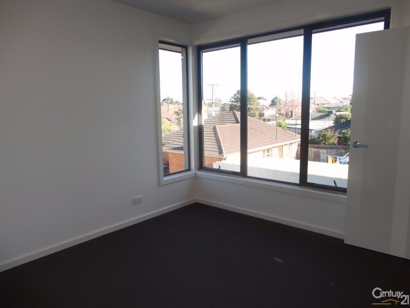 2/3 Dooga Street, Clayton VIC 3168