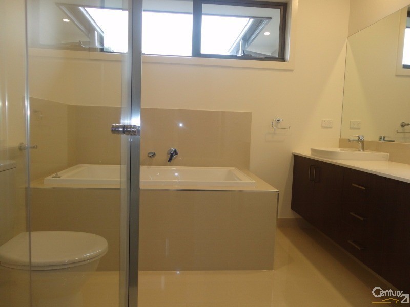 2/3 Dooga Street, Clayton VIC 3168