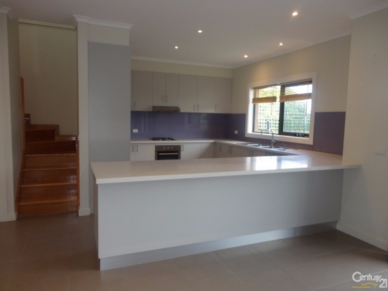 2/33 Renver Road, Clayton VIC 3168