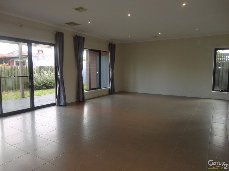 2/33 Renver Road, Clayton VIC 3168