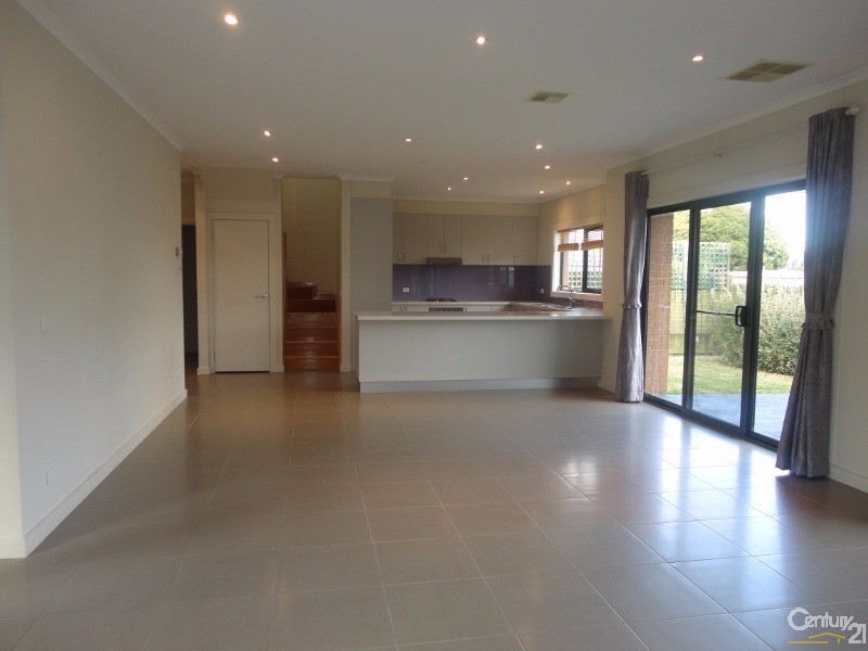 2/33 Renver Road, Clayton VIC 3168