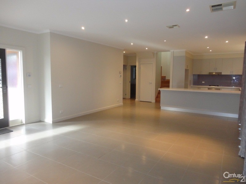 2/33 Renver Road, Clayton VIC 3168
