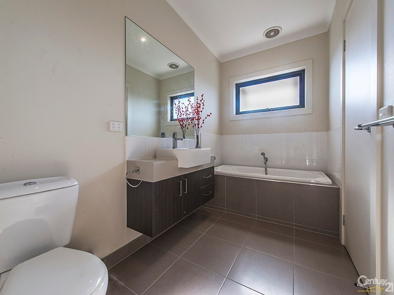 2/33 Renver Road, Clayton VIC 3168