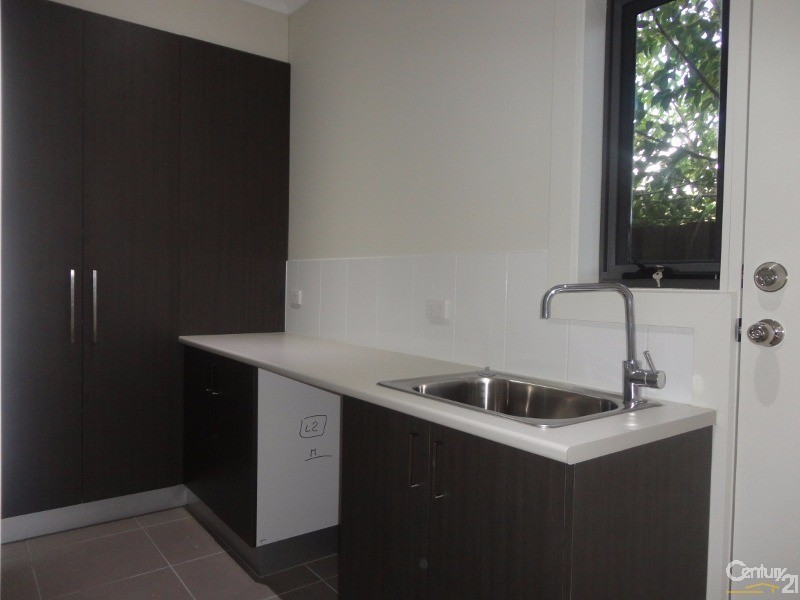 2/33 Renver Road, Clayton VIC 3168