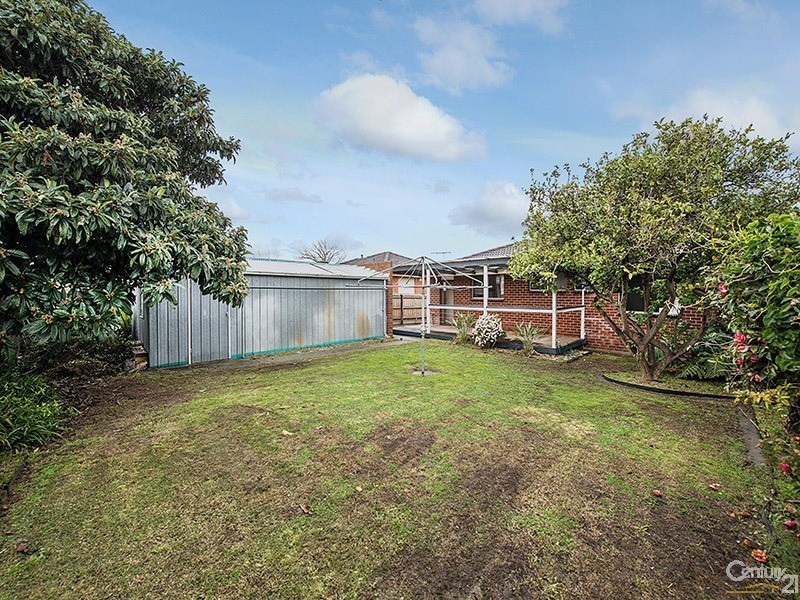 11 Barringun Crescent, Clayton South VIC 3169