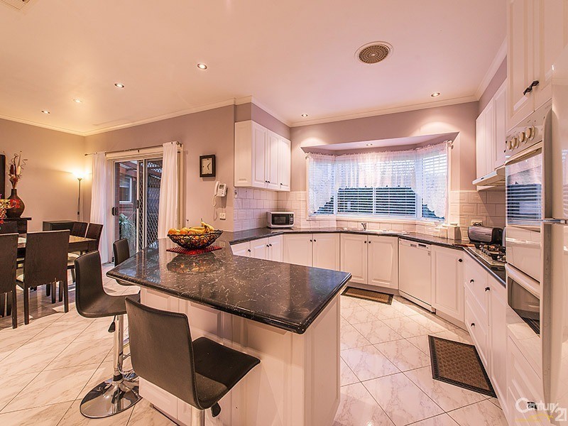 34 Reema Boulevard, Endeavour Hills VIC 3802