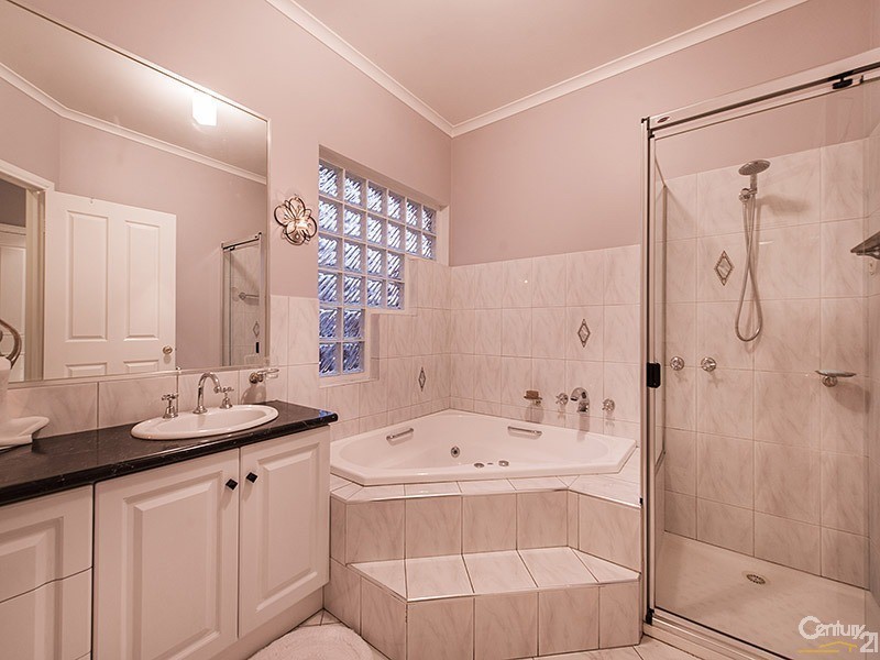 34 Reema Boulevard, Endeavour Hills VIC 3802