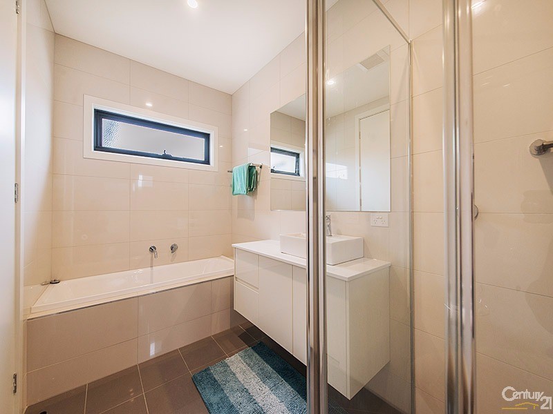 2/8 Mimosa Avenue, Oakleigh South VIC 3167