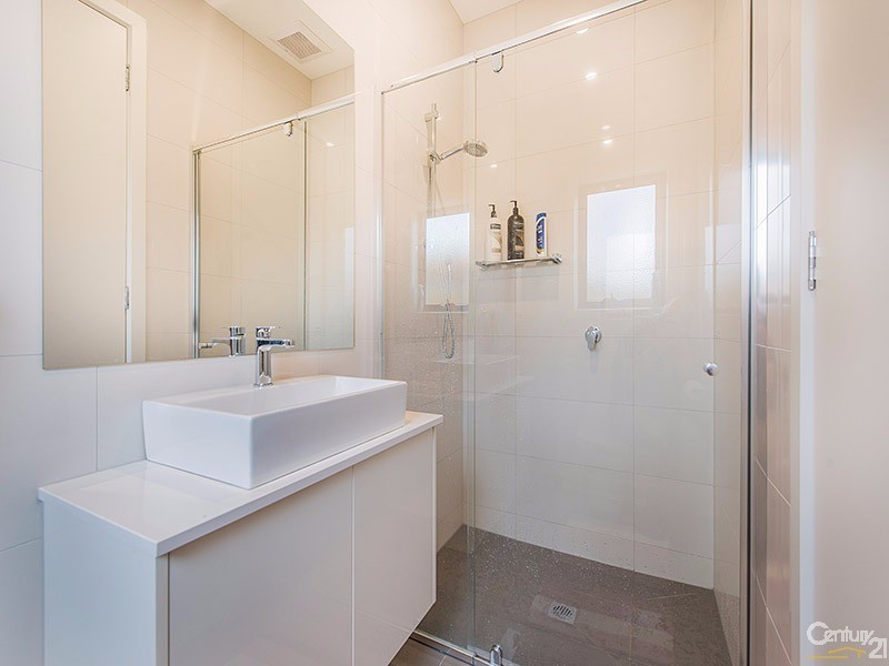 2/8 Mimosa Avenue, Oakleigh South VIC 3167