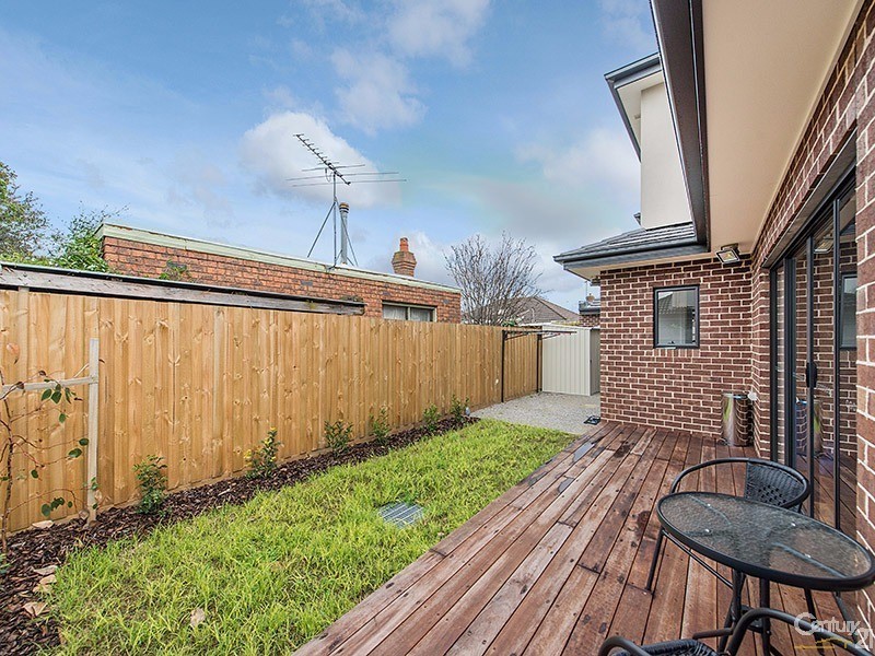 2/8 Mimosa Avenue, Oakleigh South VIC 3167