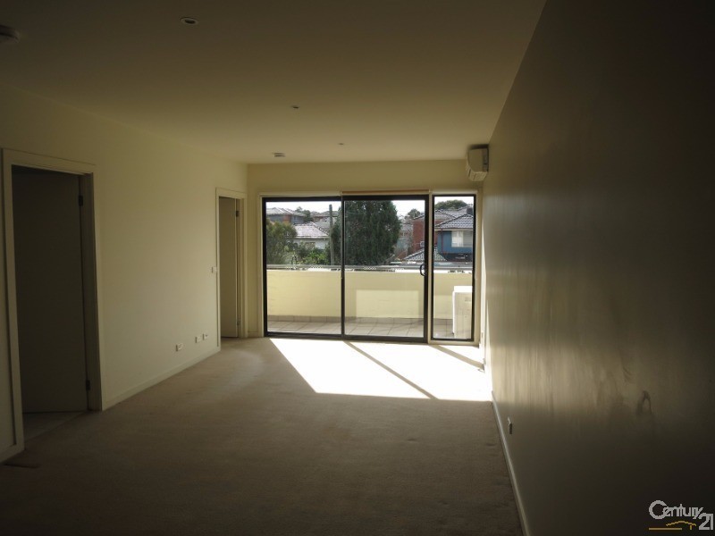 16/2  Monash Green Drive, Clayton VIC 3168