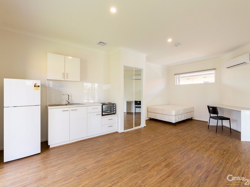 1/44 Koonawarra Street, Clayton VIC 3168