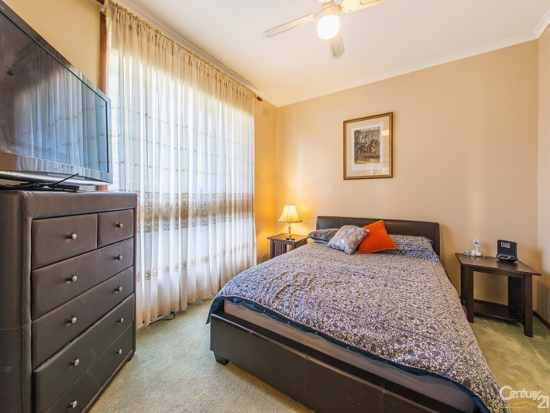 4 Snowy Court, Clayton South VIC 3169