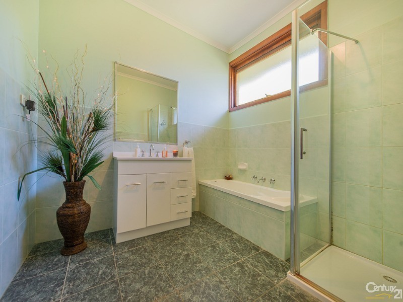 4 Snowy Court, Clayton South VIC 3169