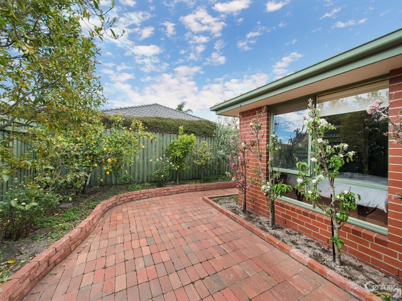 6 Rips Court, Dingley Village VIC 3172