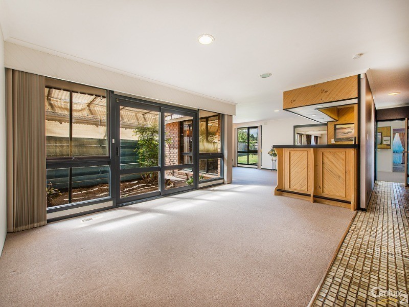 5 Ovens Court, Clayton South VIC 3169