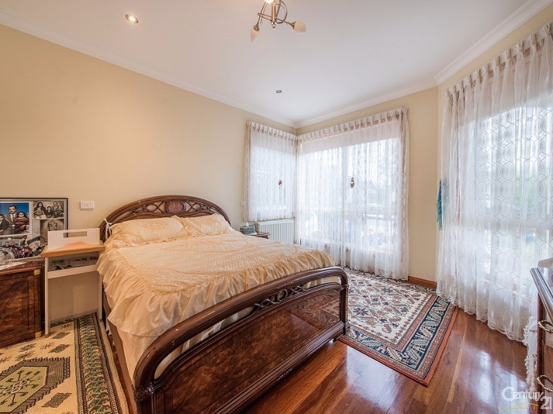 9 Donald Street, Clayton VIC 3168