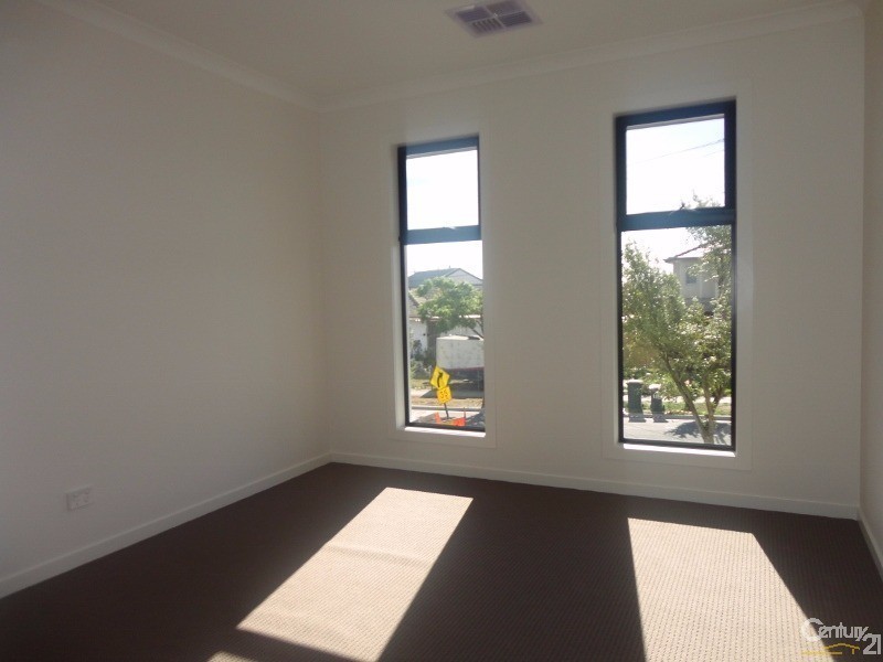 1/122 Kanooka Grove, Clayton VIC 3168