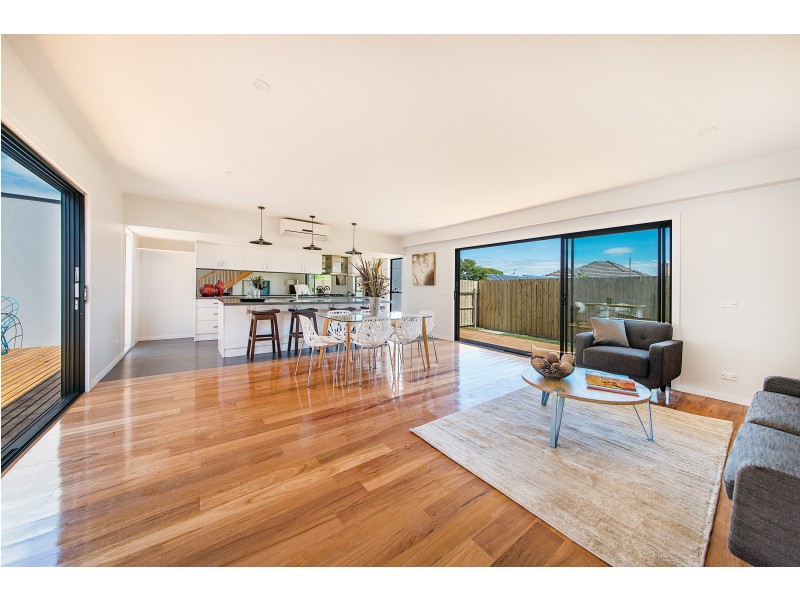 2/5 Madeleine Road, Clayton VIC 3168