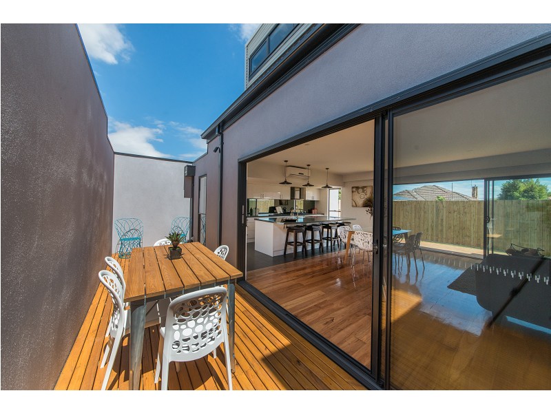 2/5 Madeleine Road, Clayton VIC 3168
