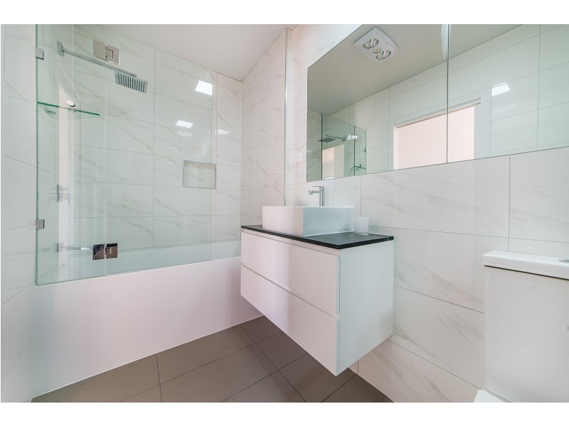 2/5 Madeleine Road, Clayton VIC 3168