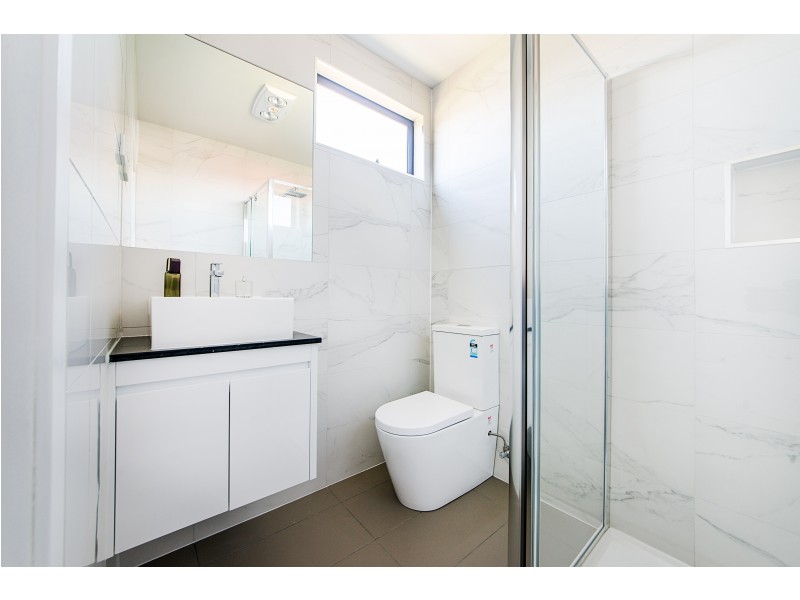 2/5 Madeleine Road, Clayton VIC 3168