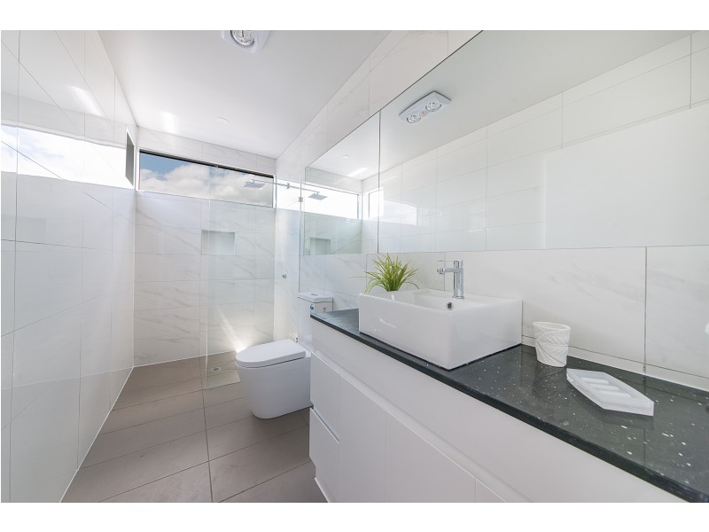 2/5 Madeleine Road, Clayton VIC 3168