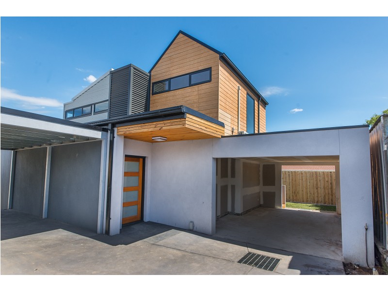 2/5 Madeleine Road, Clayton VIC 3168