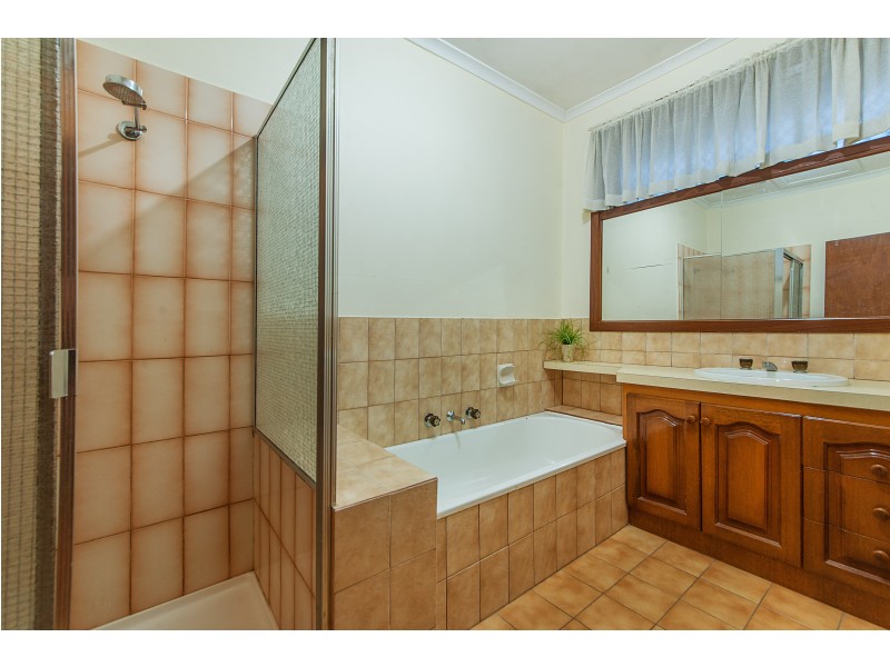 43 Sandalwood Drive, Oakleigh South VIC 3167