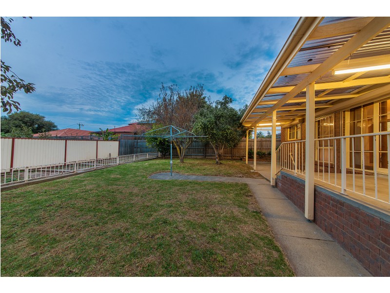43 Sandalwood Drive, Oakleigh South VIC 3167