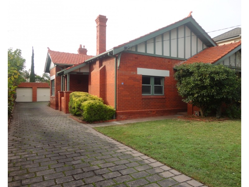 9 Holmwood Avenue, Brighton VIC 3186