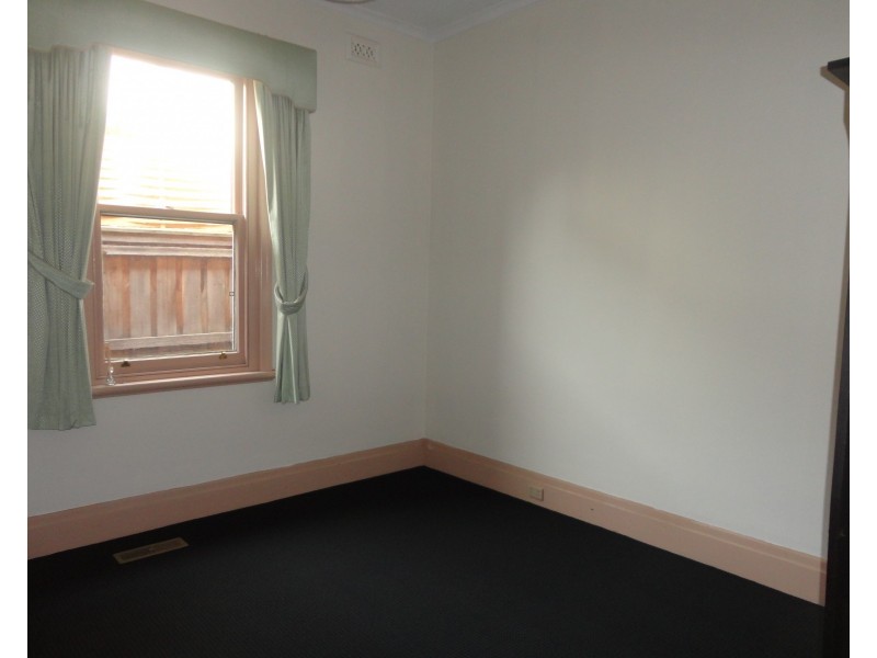 9 Holmwood Avenue, Brighton VIC 3186