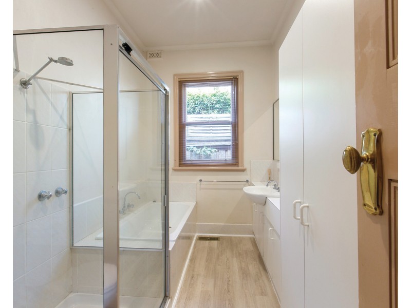 9 Holmwood Avenue, Brighton VIC 3186